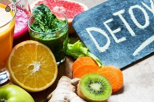 Detox giảm cân trái cây là loại nước đun sôi để nguội thêm trái cây tươi