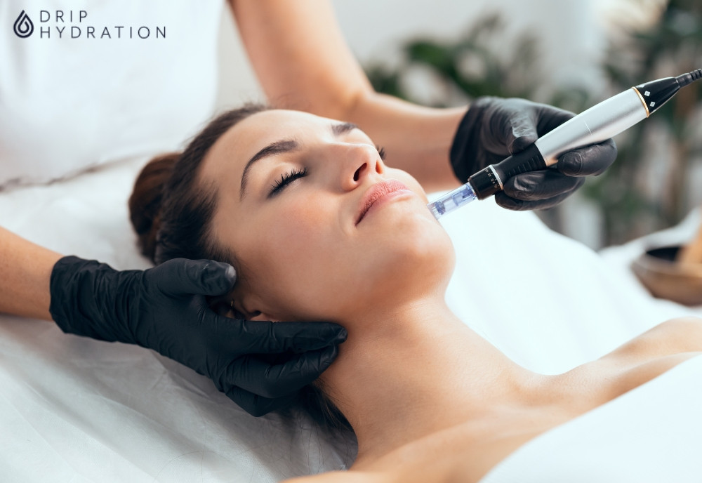 Microdermabrasion và Microneedling hiện đang là hai kỹ thuật điều trị da chuyên sâu đang được nhiều người quan tâm hiện nay