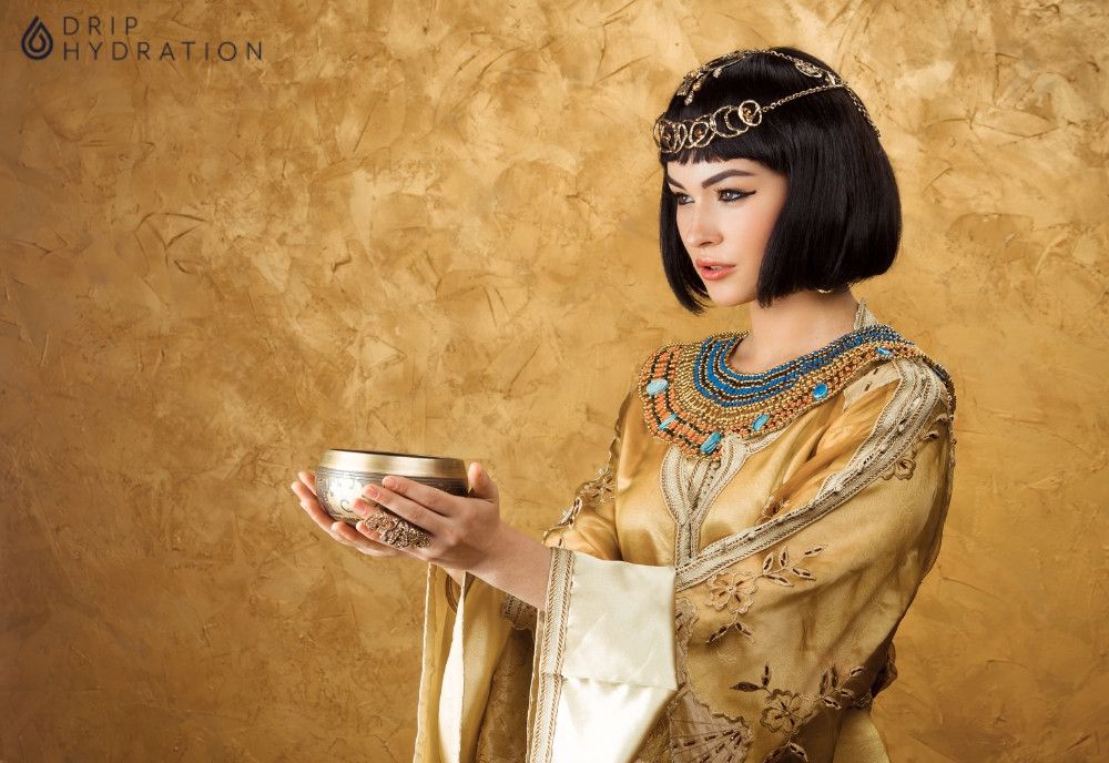 Ảnh 2: Nữ hoàng Ai Cập Cleopatra rất chú trọng vào chăm sóc gương mặt