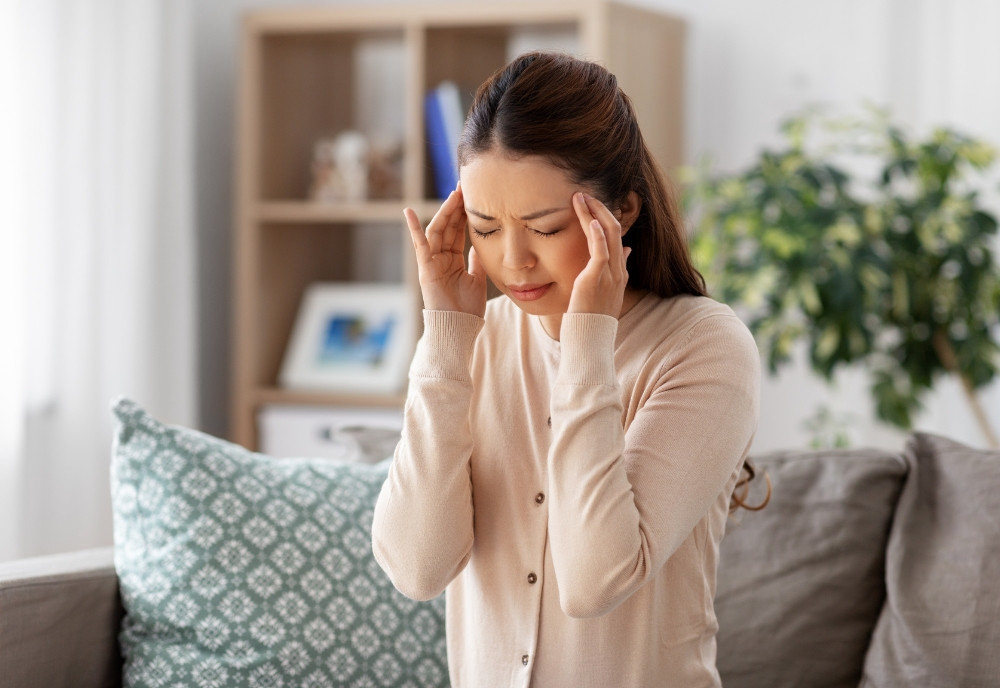 Thiếu hụt một số vitamin cũng có thể là nguyên nhân gây ra chứng đau đầu
