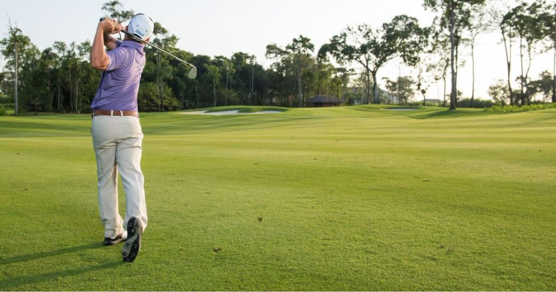 Đánh golf bị đau sườn phải - trái: Cảnh giác gãy xương sườn khi chơi golf