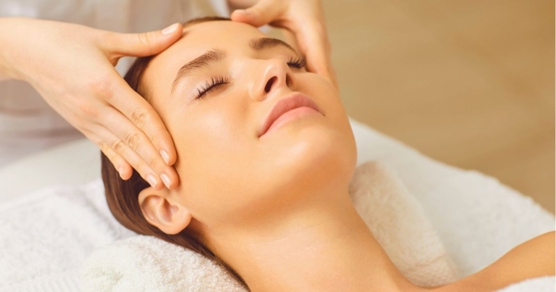 Cách massage mặt trẻ hóa da