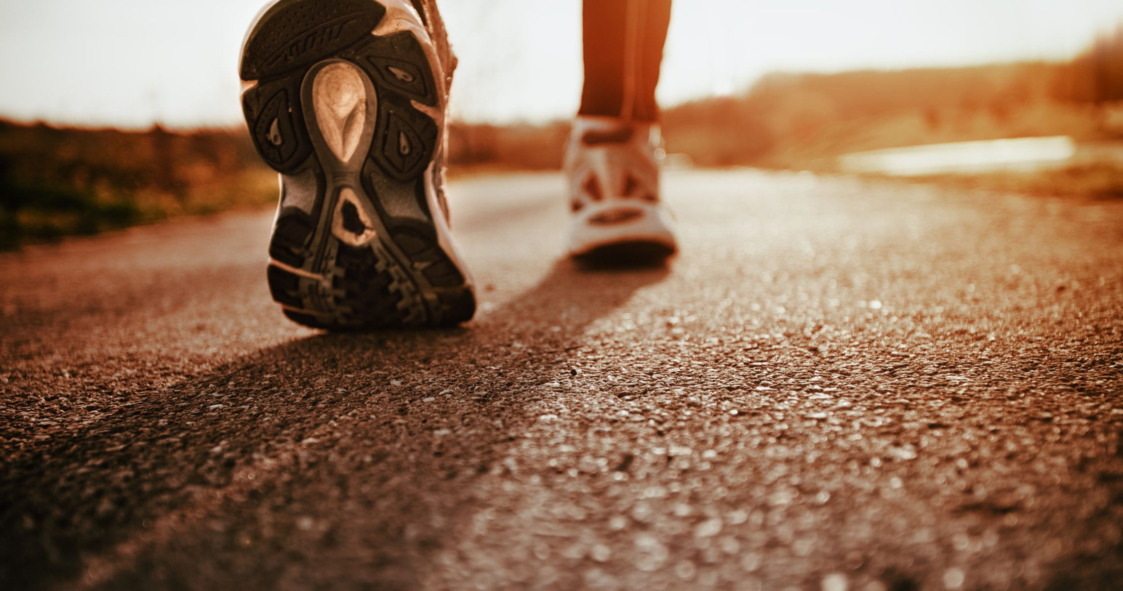 Chạy bộ và đi bộ có giảm béo không? Vì sao?
