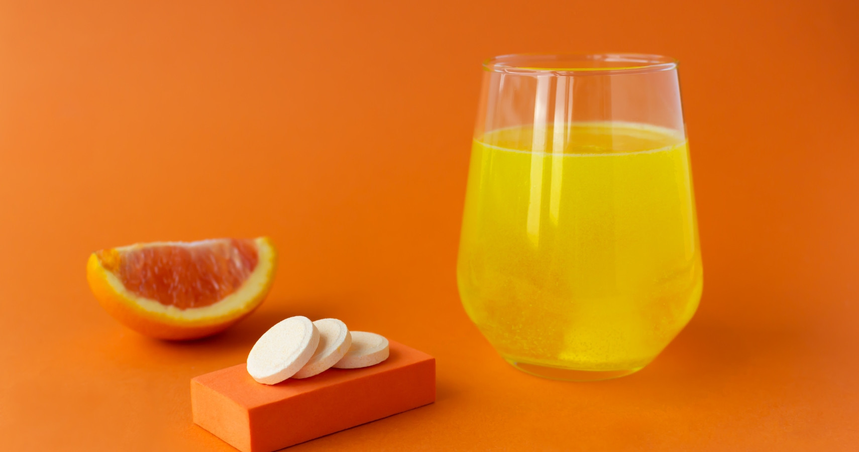 Có thể bổ sung vitamin C và canxi đồng thời không?