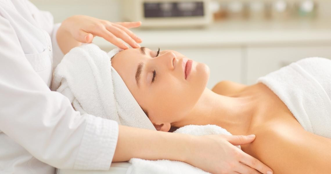 Hướng dẫn cách massage mặt nâng cơ