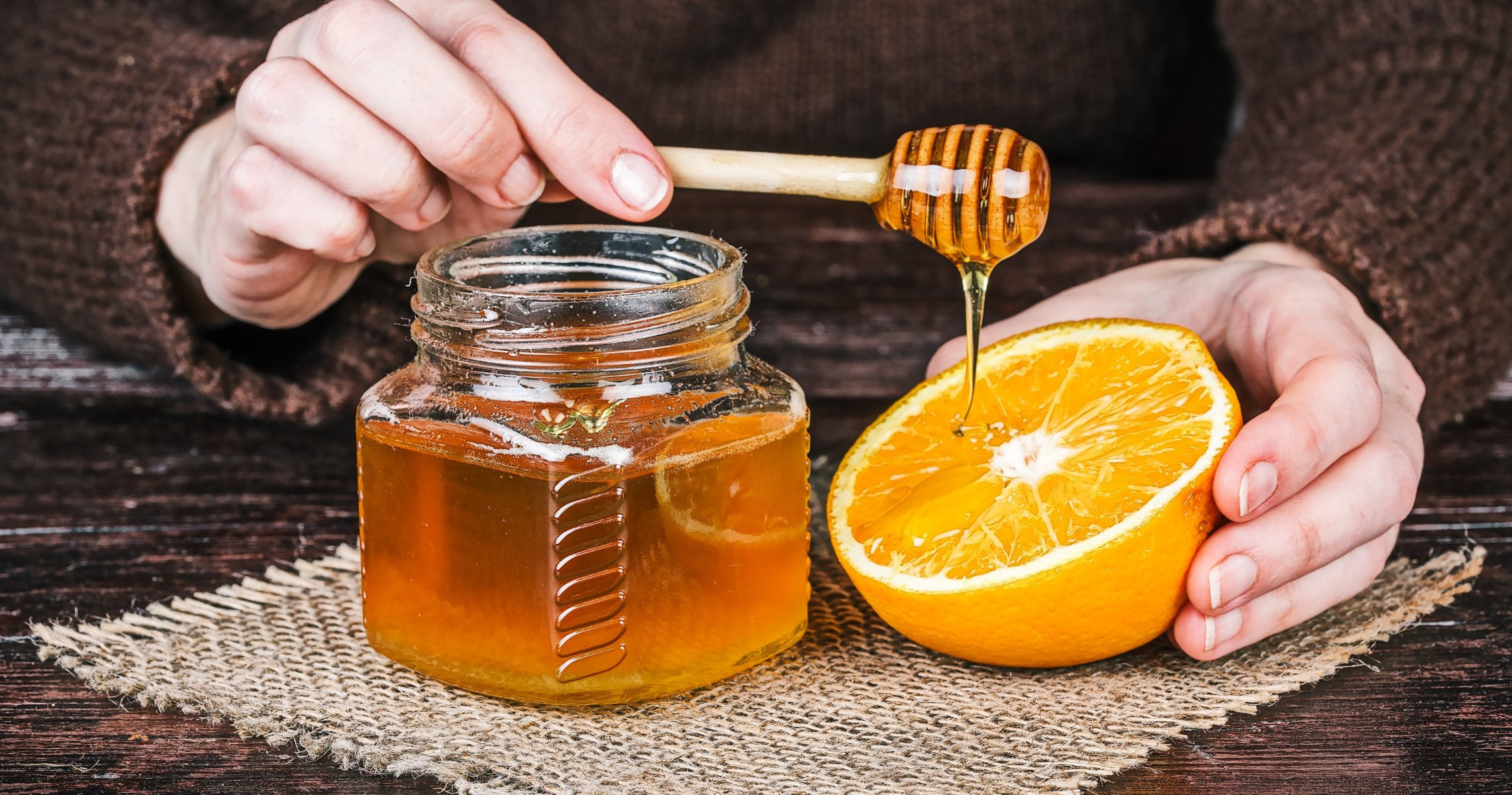 Trong nước cam mật ong bao nhiêu calo? Uống vào giảm cân không?