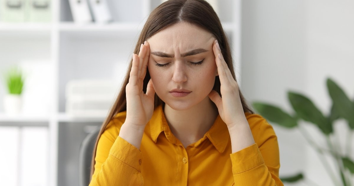 Thường xuyên đau đầu mệt mỏi là bệnh gì? 5 nhóm bệnh nguy hiểm bạn cần biết