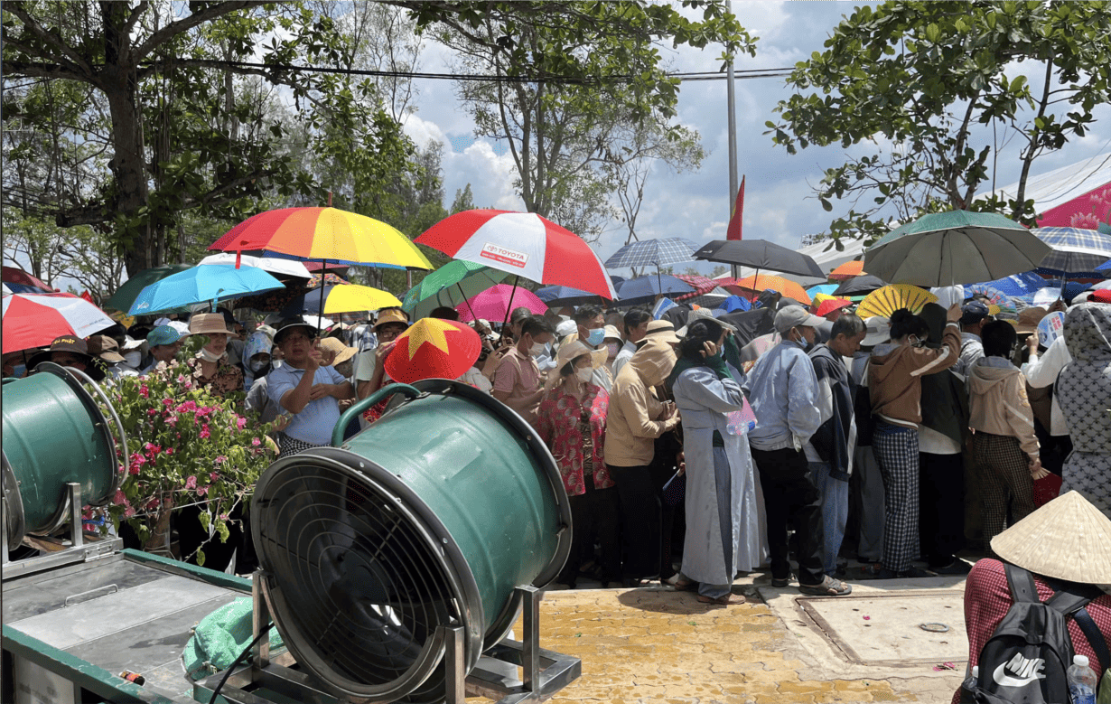 TP. Hồ Chí Minh: Ngay sau phục vụ lễ 30/4, Ngành y tế thành phố tiếp tục tăng cường lực lượng chăm sóc y tế cho Vesak 2025