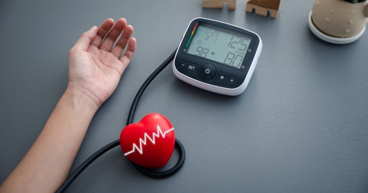 Tụt huyết áp làm gì? 5 bước xử trí nhanh tại nhà