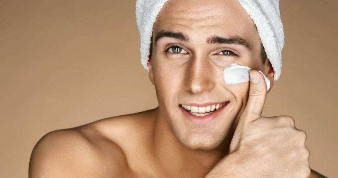 Cách làm da mặt căng bóng cho nam giới