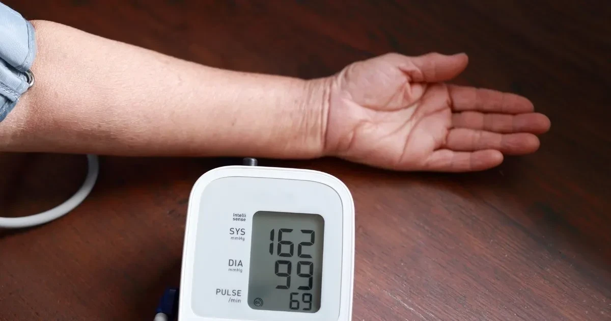Tác hại của huyết áp cao: 5 biến chứng nguy hiểm và dấu hiệu cảnh báo sớm