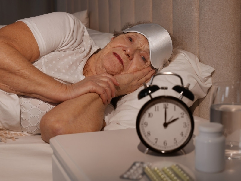 Mất ngủ ở người già và giải pháp phục hồi giấc ngủ chuẩn y khoa Mỹ